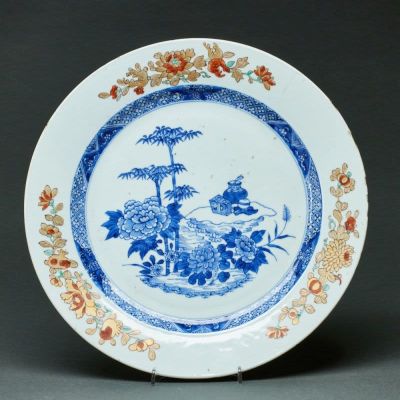 Gro&szlig;er Teller China, Qing-Dynastie, 18. Jahrhundert. Porzellan, glasiert, unterglasurblau sowie 