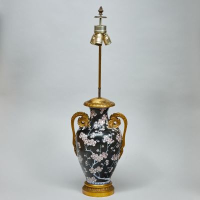 Export Vasenlampe mit Prunusdekor China / Deutschland, 19. Jahrhundert. Porzellan 