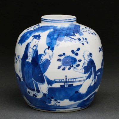 Kleine Vase China, Qing-Dynastie. Porzellan, glasiert, unterglasurblau bemalt. H. 13,5 cm. Oben 