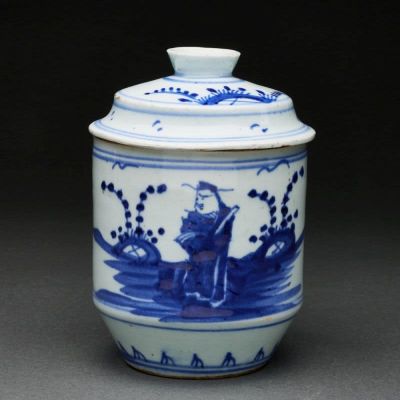 Deckelgef&auml;&szlig; China, Qing-Dynastie. Porzellan, glasiert, unterglasurblau bemalt. H. ohne / mit 