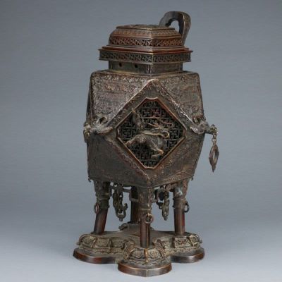 R&auml;uchergef&auml;&szlig; mit Deckel, China, Qing Dynastie. Seltenes R&auml;uchergef&auml;&szlig; mit Deckel China, Qing 