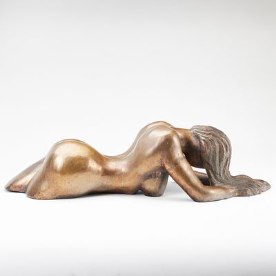 Rudolfo Bucacio 1933 Gera - Weiblicher Akt - Bronze. Braun patiniert. 18 x 70 x 26 cm. Auf der 