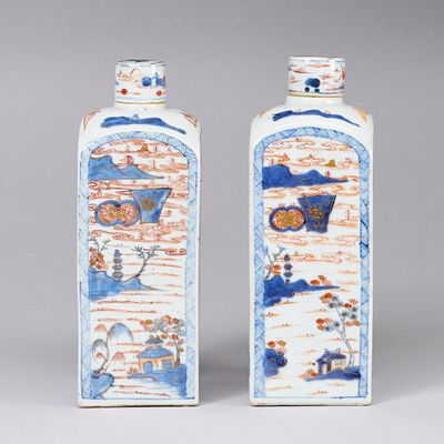 Paar seltene Deckelflaschen aus der k&ouml;niglichen Sammlung August des Starken - sog. Japanisches 