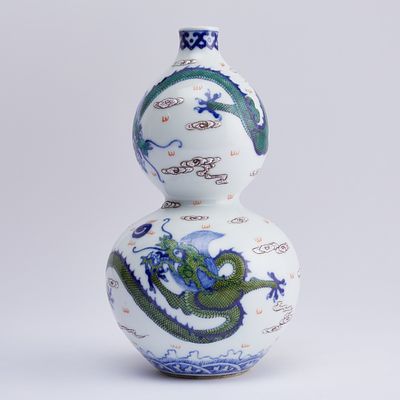 Shendetang Famille-Verte K&uuml;rbisvase. Shendetang Famille-Verte gourd vase China, 19th century. 