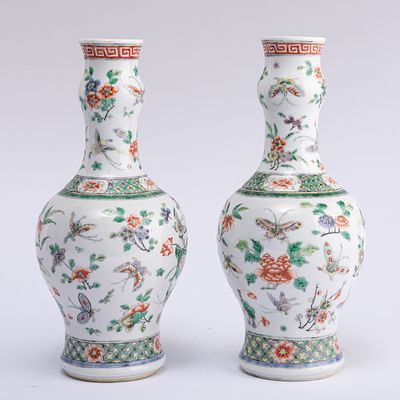 Paar Famille-Verte Vasen. Pair of Famille Verte vases China, Qing dynasty, Kangxi period 