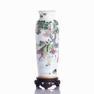 Famille Verte Wucai Vase with Wooden Base China, Qing Dynasty. Ceramic, glazed, polychrome 
