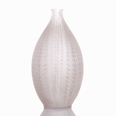 Acacia Vase - René Lalique, Wingen-sur-Moder circa 1925. Acacia Vase - René Lalique René 
