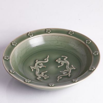 A Chinese Celadon Deep Plate China, probably 20th century. Ceramic, celadon glaze. H. 5.5 cm. 