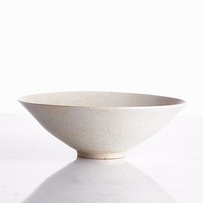 Large Douli-Wan (Conical Hat Bowl) China, probably 20th century. Porcelain, glazed. H. 7.2 cm 