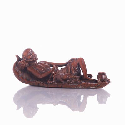 Old Chinese Woodcut Series - Resting Lu&oacute;h&agrave;n China, 20th century. Wood. L. 17 cm. H. 5.5 cm. 