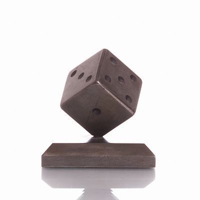 Edgar Brand 1880 Paris - 1960 Collonge-Bellerive, Canton of Geneva - Dice - Iron. H. 7.5 cm. 