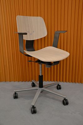 Swivel chair WiChair, Wilkhahn, Bad M&uuml;nder. Swivel chair WiChair - Alina Schnizler Wilkhahn, Bad 