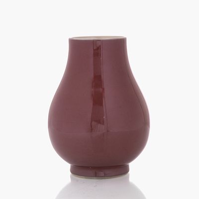 Large, rare j&igrave;-h&oacute;ng vase with Qing D&agrave;oguang base mark China, probably late 19th century. 