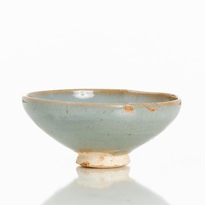 An old bowl in the style of Song Junyao China, probably 18th century or earlier. Ceramic 