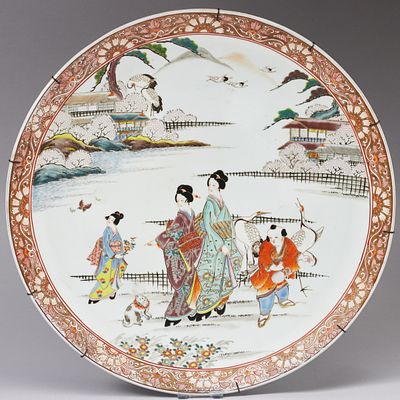 Large Chinese porcelain plate China, probably 19th century. Porcelain, D. 46.8 cm. H. 5.5 cm. 