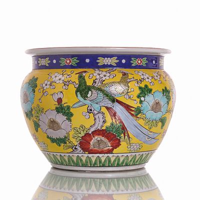 Round Cachepot ''Fish Bowl'' China, 20th century. Porcelain, yellow ground, polychrome 