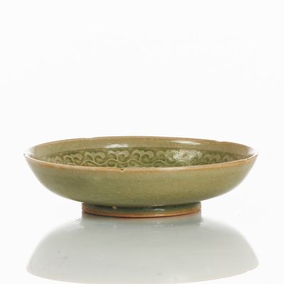 Celadon Plate with Engraved 'Lotus' in Longquan Style. Celadon plate with engraved 'Lotus' in 