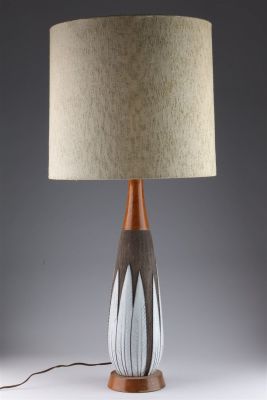 MCM Sweden Anna-Lisa Thomson Paprika Tall Lamp. Mid Century Modern Upsala Ekeby Paprika Model 