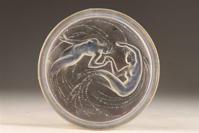 Rene Lalique Rare Deux Sirenes D'Orsay Box. Rene Lalique small covered box created in the 1920s 