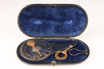 1890s Antique Goose-Neck Letter Scale in Leather Case. Measuring 4 inches x 2.25 inches.