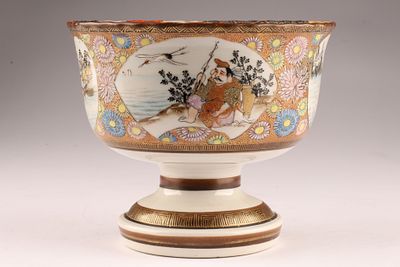Antique Japanese Kutani Porcelain Pedestal Bowl, Meiji Period. Japanese Kutani porcelain 