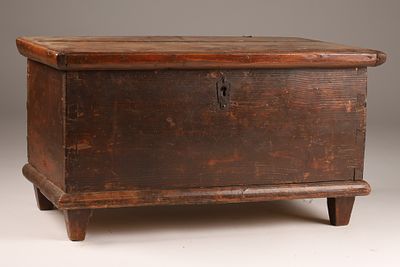 Late 18th C / Early 19th C. Quebec Primitive Hinged Top Blanket Chest Box. Antique Quebec Pine 