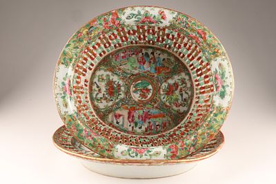 Antique Chinese Export Rose Medallion Reticulated Bowl and Underplate. Antique Chinese Rose 