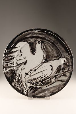 Patrick Swift (Ireland, 1927-1983) Mid Century Porches Charger Plate, Two Birds. A large ceramic 