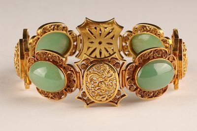 18K Yellow Gold Chinese Jadeite Mounted Filigree Bracelet mounted with semi-translucent seafoam 