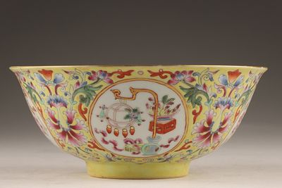 Chinese Yellow Ground Sgraffito Medallion Bowl, Xuantong Mark. A Chinese yellow ground 
