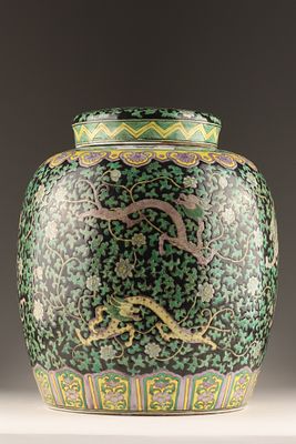 Large Chinese Famille Verte Dragon Jar on Black Ground. A large Chinese famille verte dragon jar 