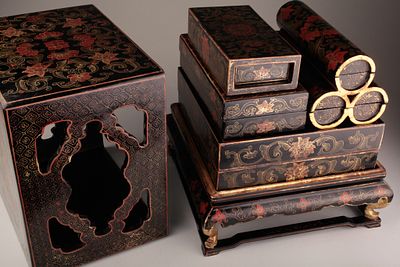 Antique Chinese or Japanese Lacquer Picnic Box Set. Chinese or Japanese black and gilt lacquer 