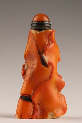 Chinese Naturalistic / Organic Form Red Snuff Bottle. A Chinese snuff bottle natural formation 