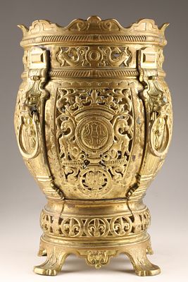 Italian Ornate Brass Jardiniere Cache Pot Lion Head Handles. Italian heavy ornate solid brass 