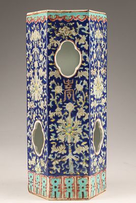 Antique Chinese Famille Rose Porcelain Hexagonal Hat Stand. 19th-century Chinese hexagonal hat 