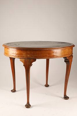 Antique Queen Anne Style Oval Side Table with Cabriole Legs. An antique Queen Anne Style oval 