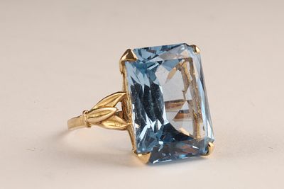 9K Yellow Gold and Emerald Cut Blue Topaz Cocktail Ring, Size 10. A vintage 9K yellow gold 