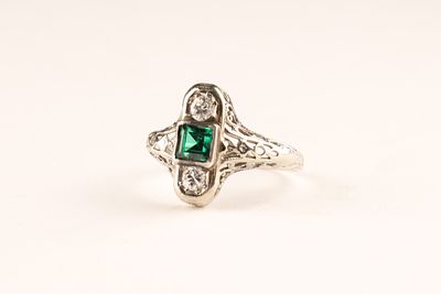 Antique Art Deco 18k White Gold Emerald Diamond Ring, Size 6. Antique Art Deco 18k White Gold 