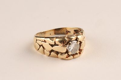 14K Gold Nugget Ring with Solitaire Diamond, Size 9. 14K yellow gold nugget ring featuring a 