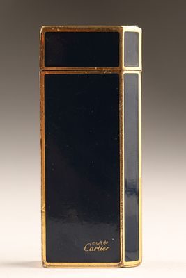 Vintage Gold Tone and Enamel Must De Cartier Lighter. A vintage Must de Cartier gold plated trim 