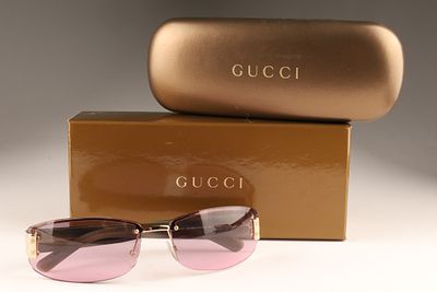 Vintage Y2K Gucci GG 1799/S Pink Rimless Shield Sunglasses. A pair of vintage Gucci rimless 