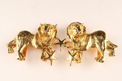 Mimi di N Lion Star Gold Tone Belt Buckle 1972 . A vintage two-piece interlocking belt buckle 