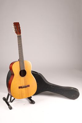 Vintage Harmony H173 Classical Acoustic Guitar C. 1960s. a vintage 1961 Harmony H173 classical 