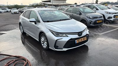 טויוטה קורולה מודל 2019. 
גימור: HSD SDN SUN, מפתח: יש.