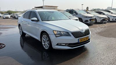 סקודה סופרב מודל 2018. מפתח: יש.