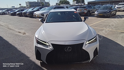 לקסוס IS-300 מודל 2021. מפתח: יש.