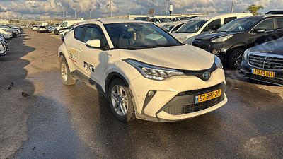 טויוטה C-HR מודל 2023 (מונית). 
גימור: COMFORT, מפתח: יש.
יש להוסיף מע"מ למחיר הקנייה