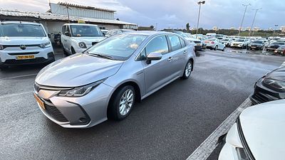 טויוטה קורולה SDN מודל 2022. 
גימור: SUN, מפתח: יש.