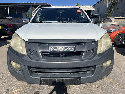 איסוזו פיק אפ מודל 2014. מפתח: יש.