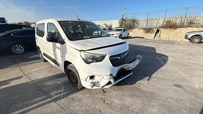 אופל קומבו מודל 2021. . מחיר מחירון: ₪64,500מפתח: יש.
מגן אחורי ופנס אחורי שמאלי שבורים תאונה 